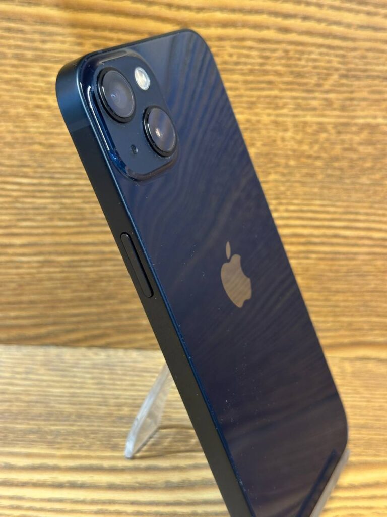 گوشی موبایل اپل IPhone 13 ظرفیت 128GB پارت نامبر CH رنگ مشکی باتری 79% – کارکرده