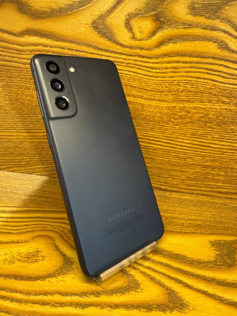 گوشی موبایل سامسونگ Galaxy S21 FE ظرفیت 256GB رم 8GB رنگ مشکی دوسیم کارت 5G – کارکرده