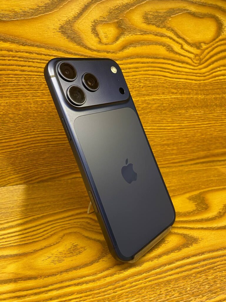 گوشی موبایل اپل IPhone 17 ProMax ظرفیت 256GB پارت نامبر CH/A دو سیم کارت 5G رنگ سرمه ای باتری 95% – کارکرده رجیستر شده